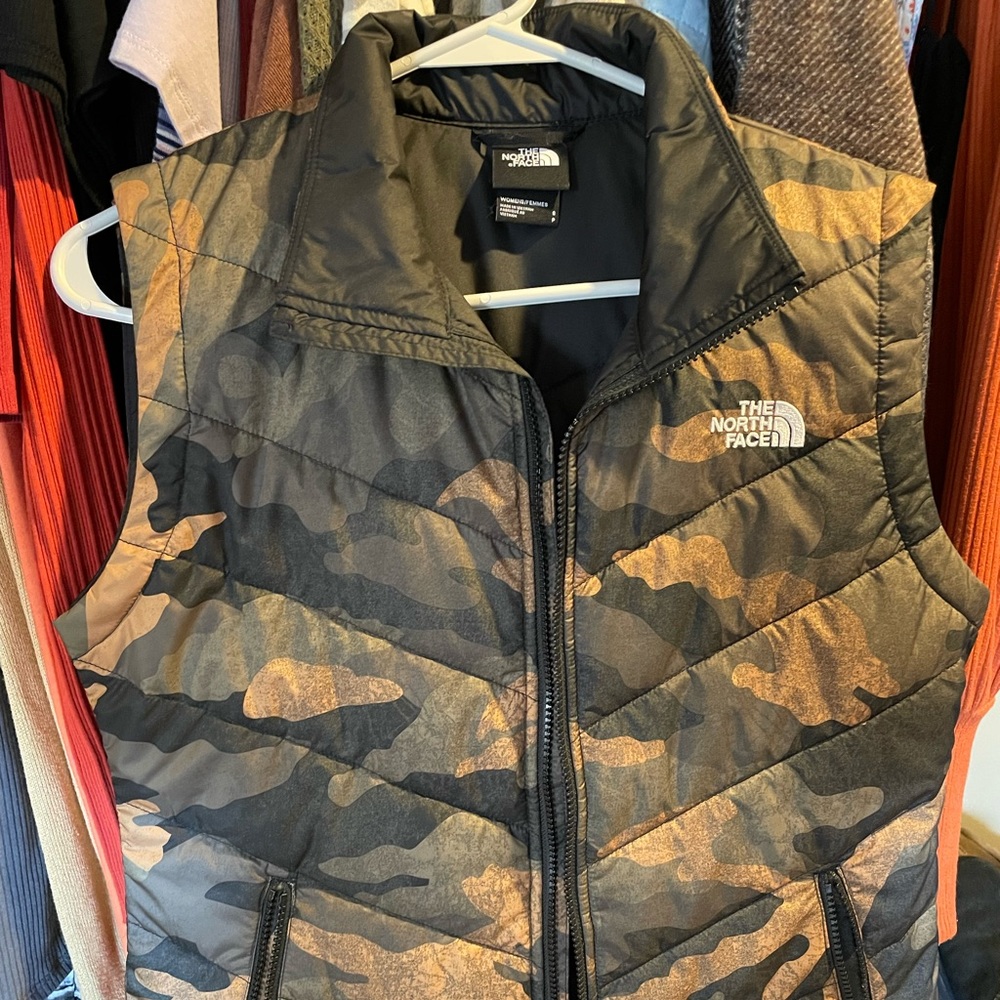 North Face camo vest small